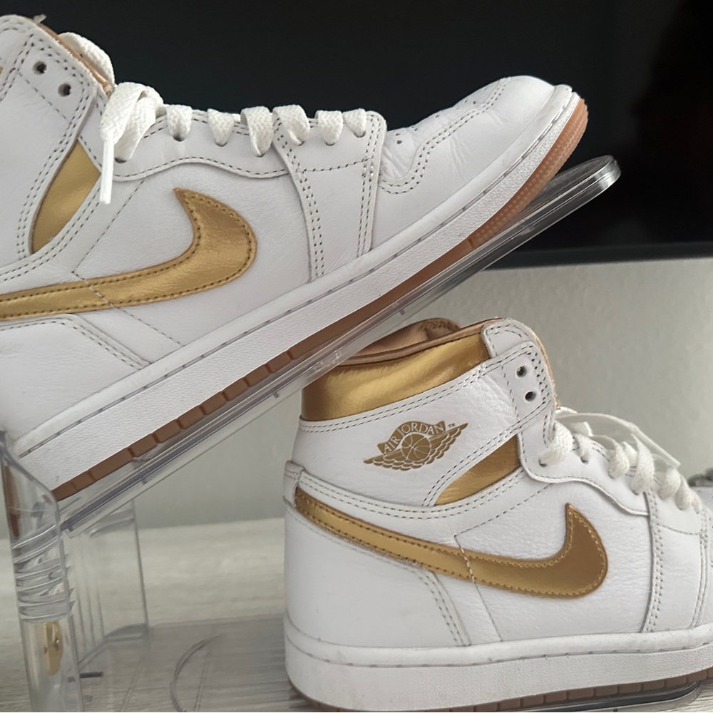 Air Jordan 1 Retro high OG metallic gold
